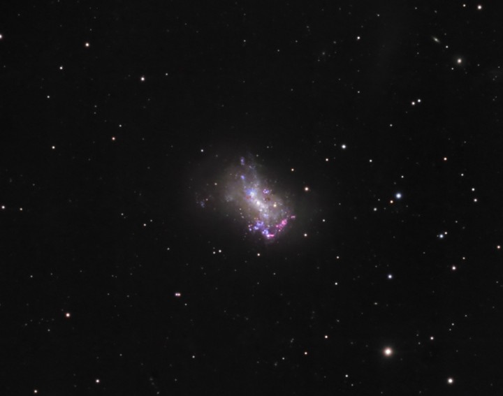 La pequeña galaxia NGC 4449