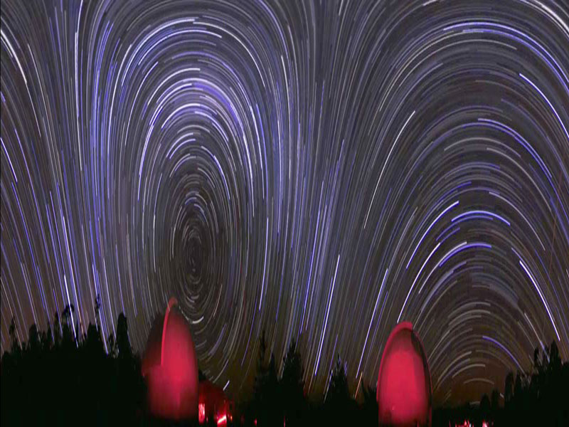 Cielo combado: Panorama del rastro de una estrella