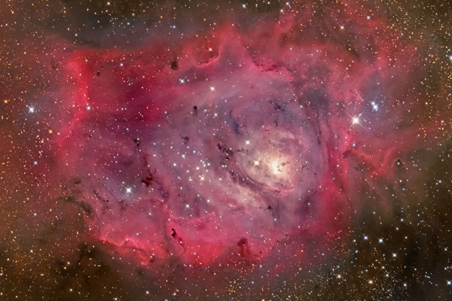 Nebulosa Laguna en gas, polvo y estrellas