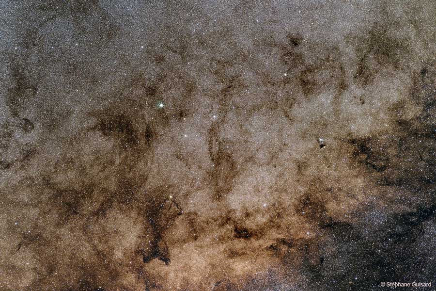 Estrellas y polvo a través de la Ventana de Baade