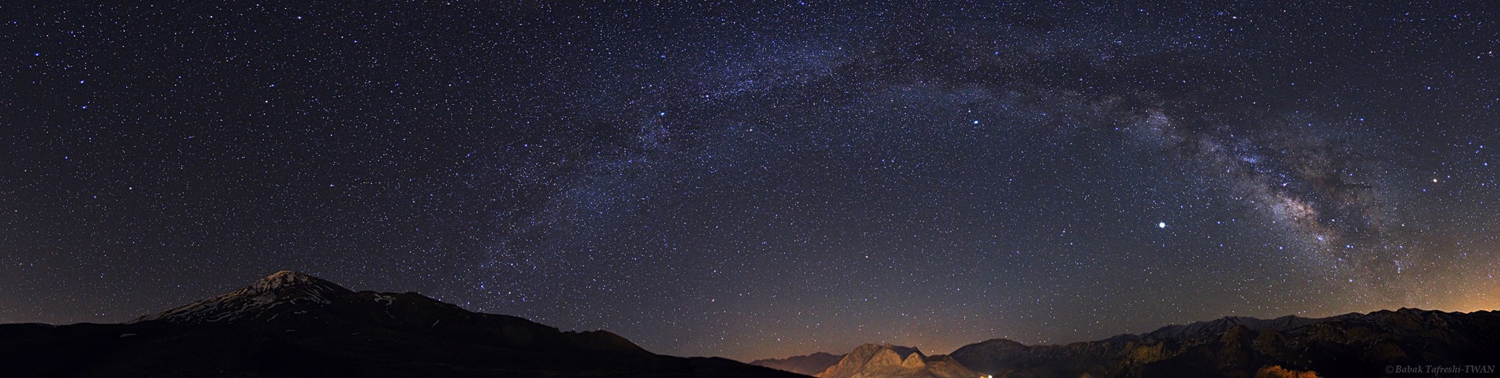 La Vía Láctea sobre la Montaña Alborz