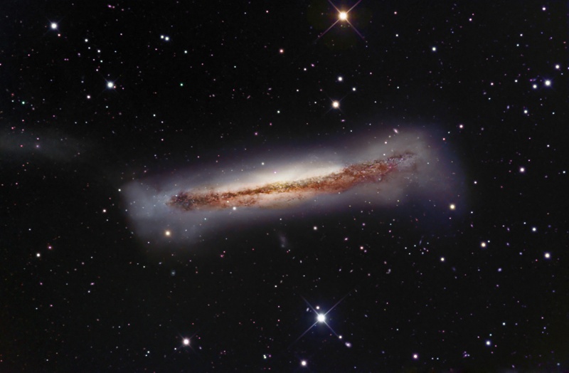 Galaxia de canto NGC 3628