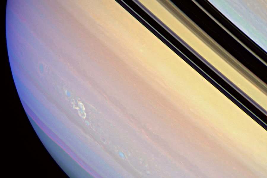 Una tormenta eléctrica persistente en Saturno