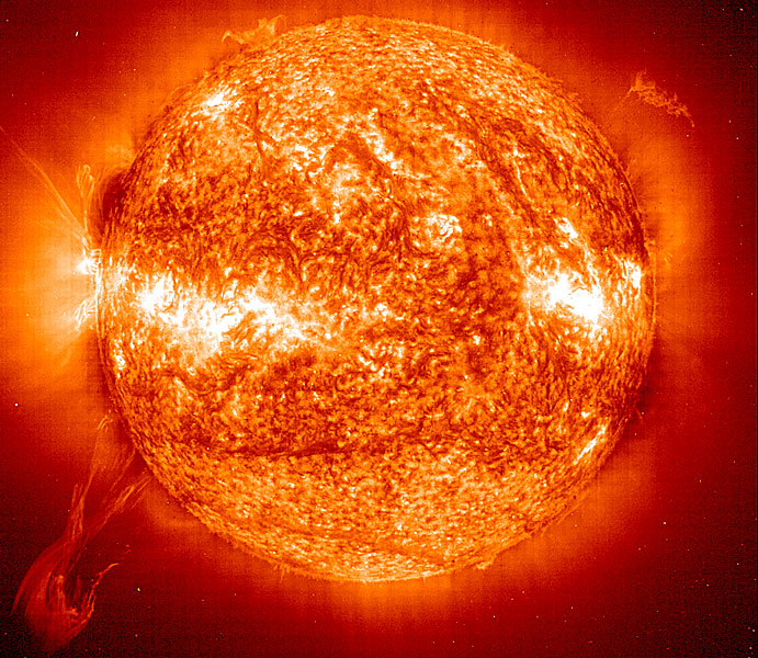 Protuberancia solar en erupción