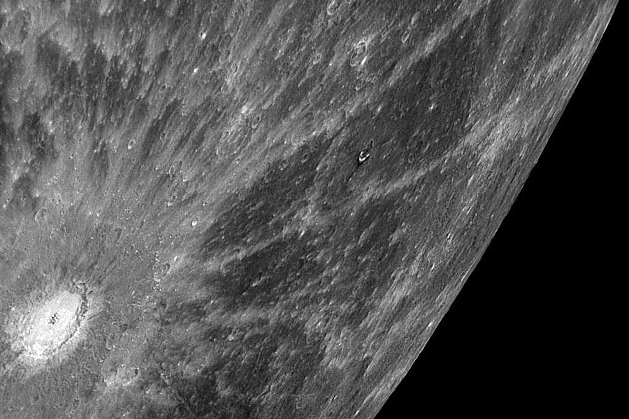 Un espectacular cráter rallado en Mercurio