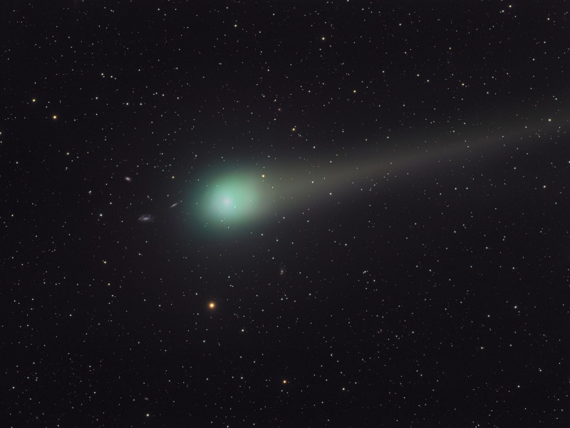 El Cometa Lulin y las Galaxias Lejanas