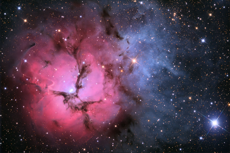 La Nebulosa Trífida en estrellas y polvo