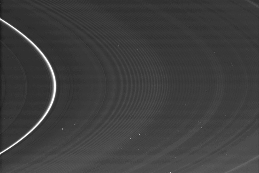 图片说明：土星的春分环，版权：卡西尼队,国际空间站,喷气推进实验室,欧空局,美国航天局