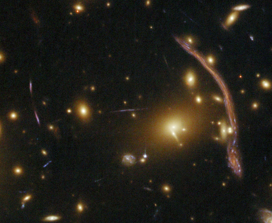 Abell 370: Lente gravitacional de un cúmulo de galaxias