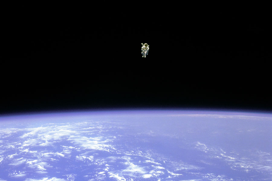 Volando libre en el espacio