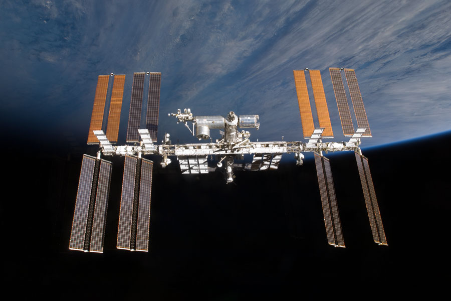 La Estación Espacial Internacional sobre el horizonte
