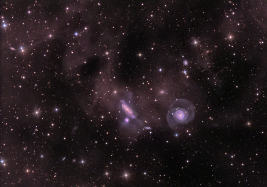 Polvo y grupo NGC 7771
