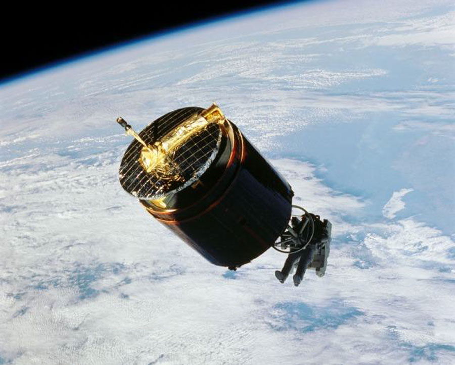 El astronauta que capturó un satélite