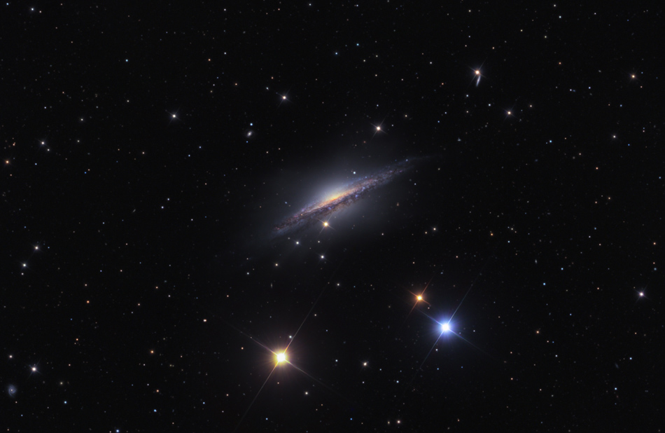 NGC 1055: La Galaxia en una caja