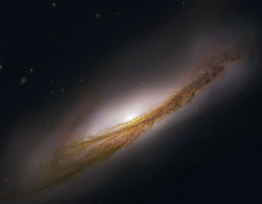 La galaxia espiral NGC 3190 casi de lado