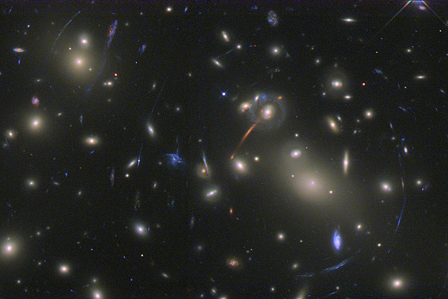 Abell 2218: Un cúmulo galáctico lente