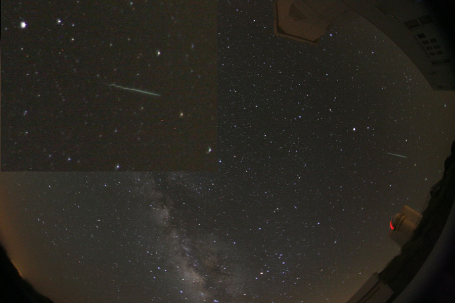 Un rastro serpenteante de meteoro sobre Tenerife