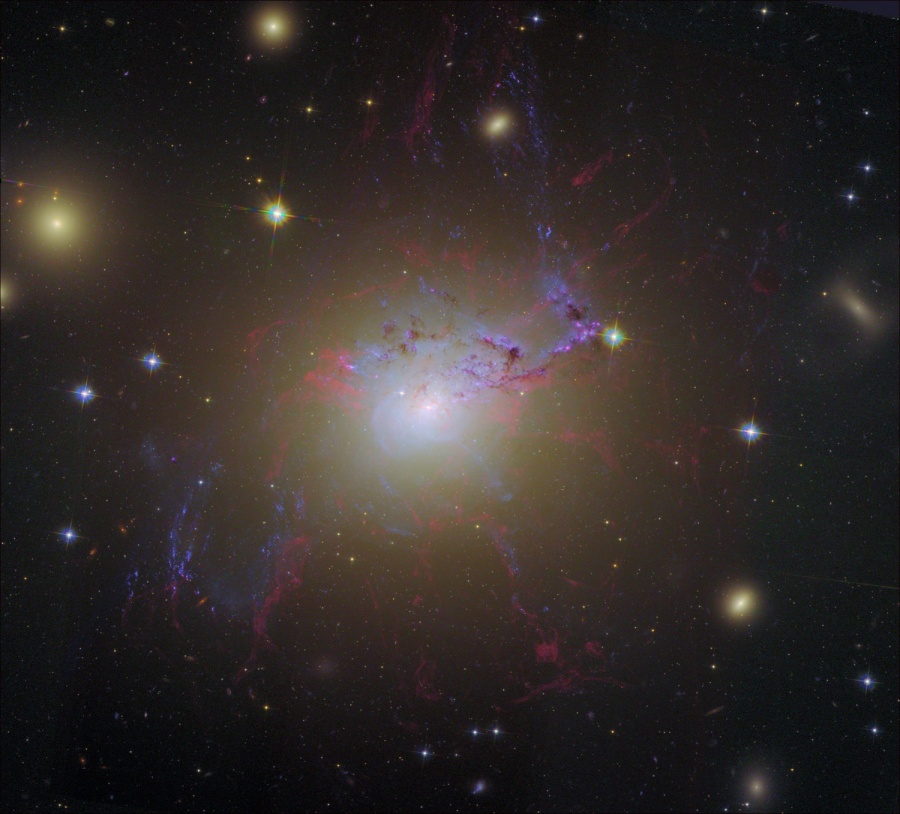Remix del Hubble: la Galaxia Activa NGC 1275