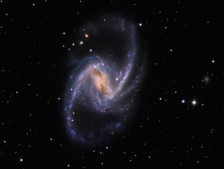 NGC 1365: Un majestuoso Universo isla