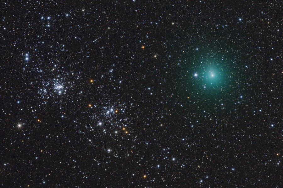 Cometa Hartley pasa por el Doble Cúmulo