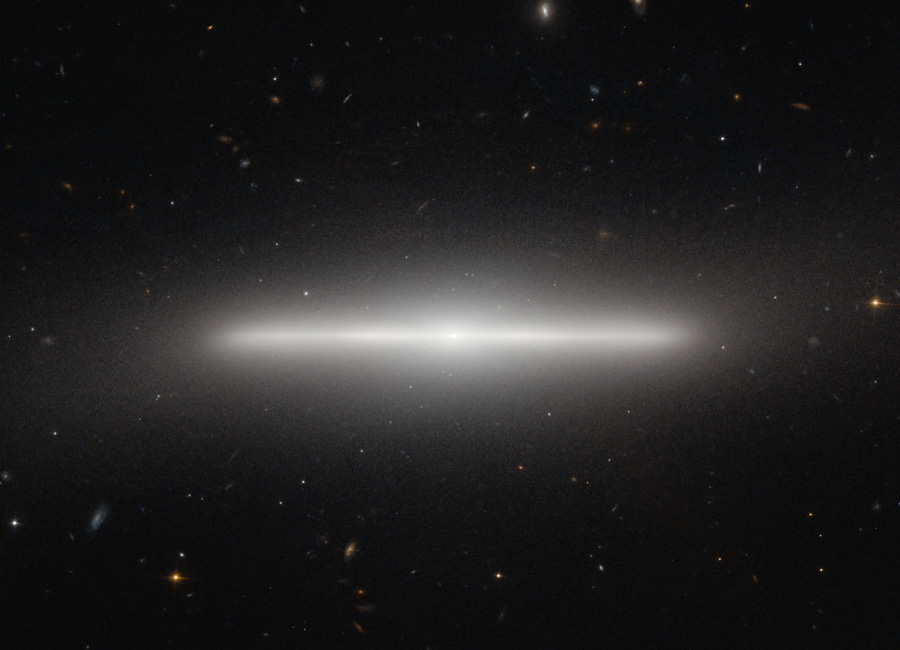 NGC 4452: Una galaxia extremadamente delgada