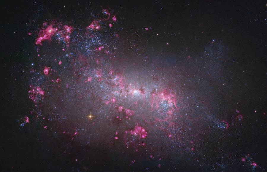 NGC 4449: Detalle de una Galaxia Pequeña