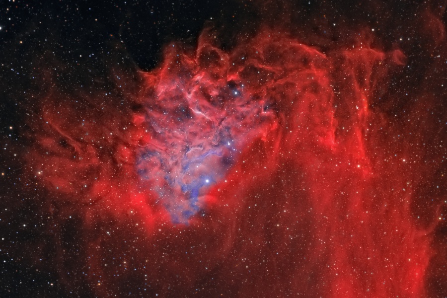 AE Aurigae y la Nebulosa de la Estrella Llameante