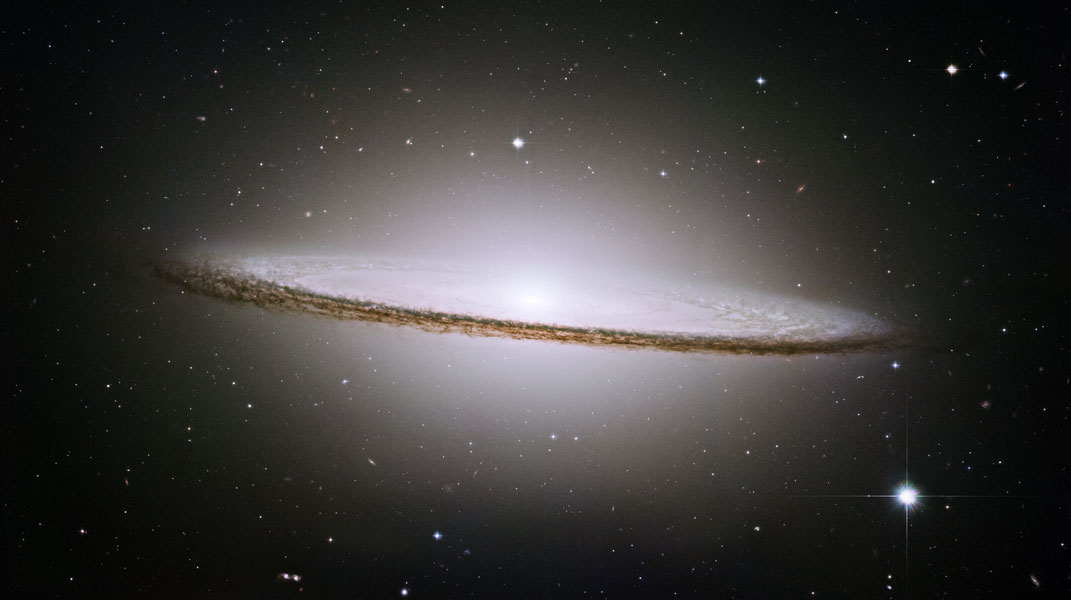 La Galaxia del Sombrero desde el Hubble