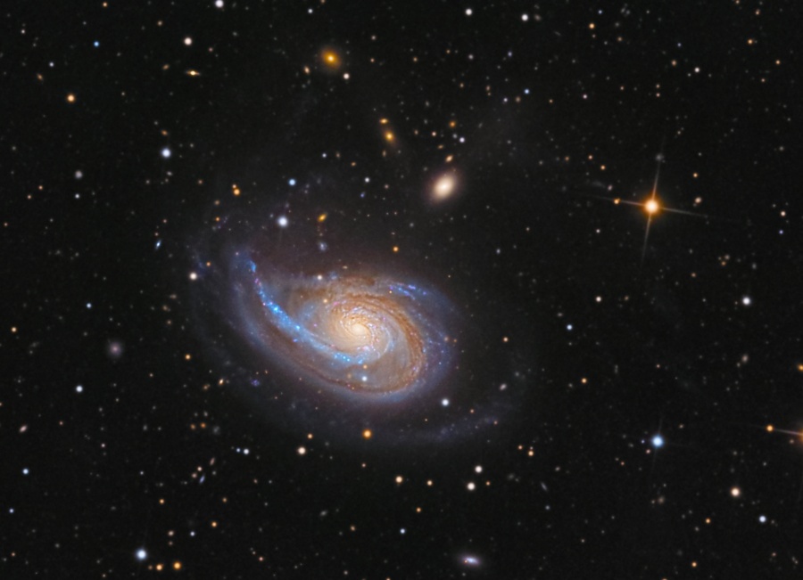 Arp 78: Una peculiar galaxia en Aries