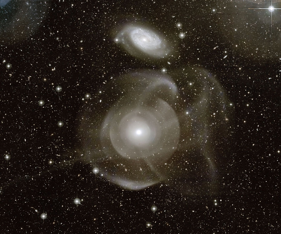 Galaxia NGC 474: Una batidora cósmica