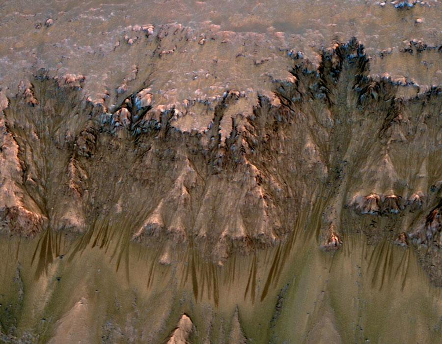 Rayas oscuras estacionales en Marte