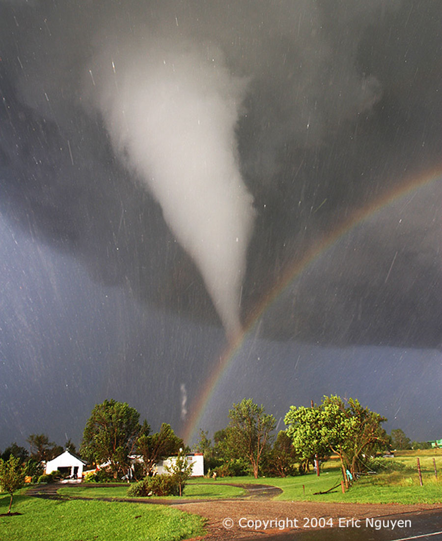 Tornado y Arcoiris sobre Kansas