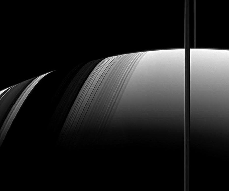 Saturno: sombras de un reloj de Sol estacional