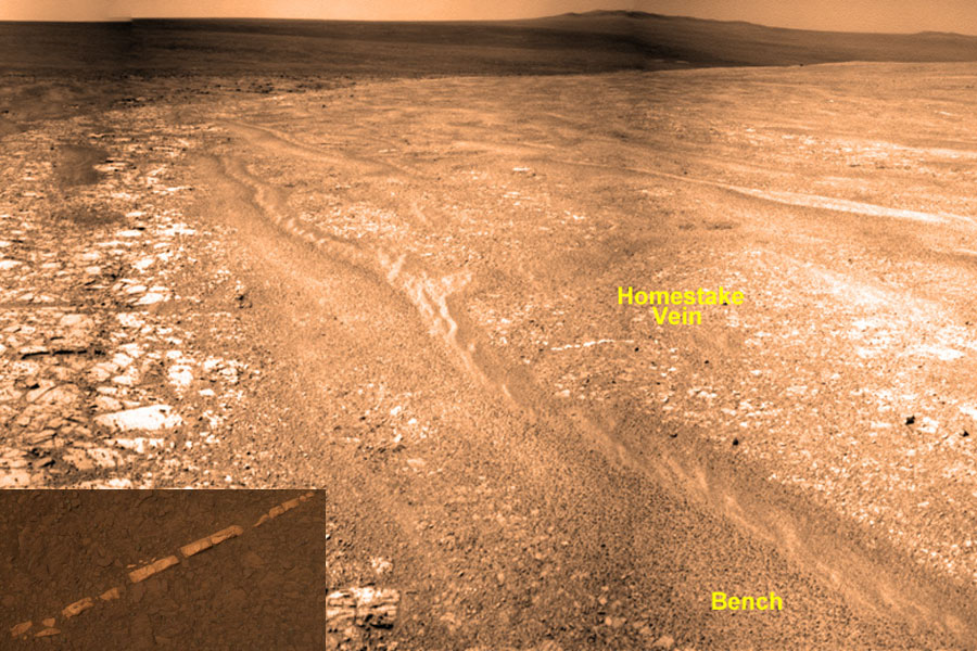Una extraña veta de roca depositada en Marte