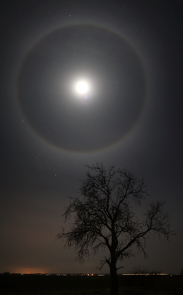 Un halo de la Luna de febrero