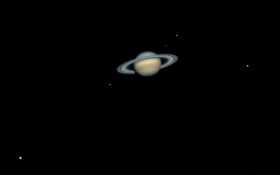 Seis satélites de Saturno