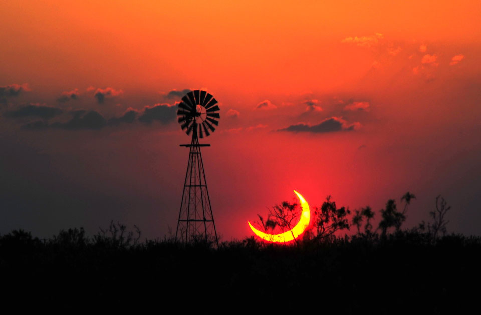 Un eclipse solar parcial sobre Texas