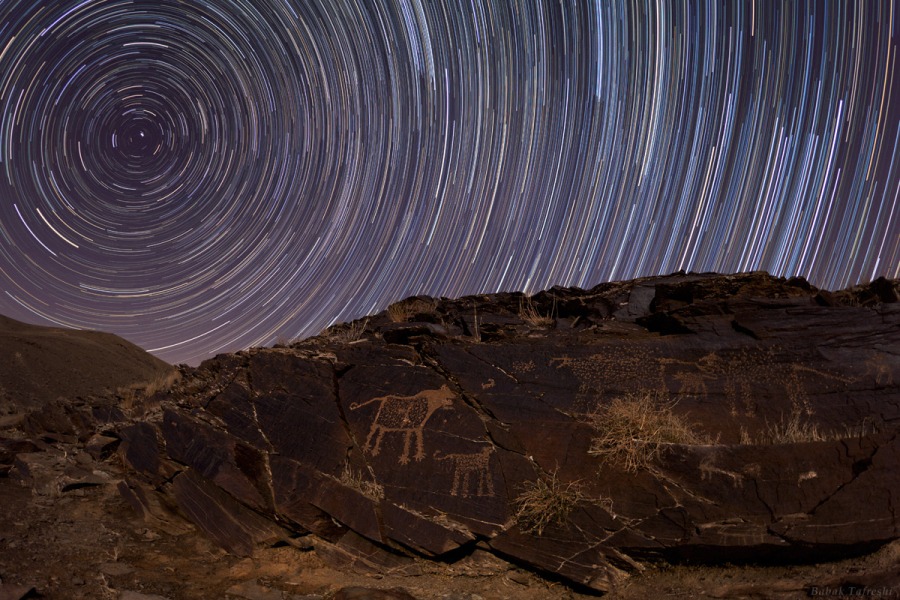 Petroglifos de Teimareh y rastros de estrellas