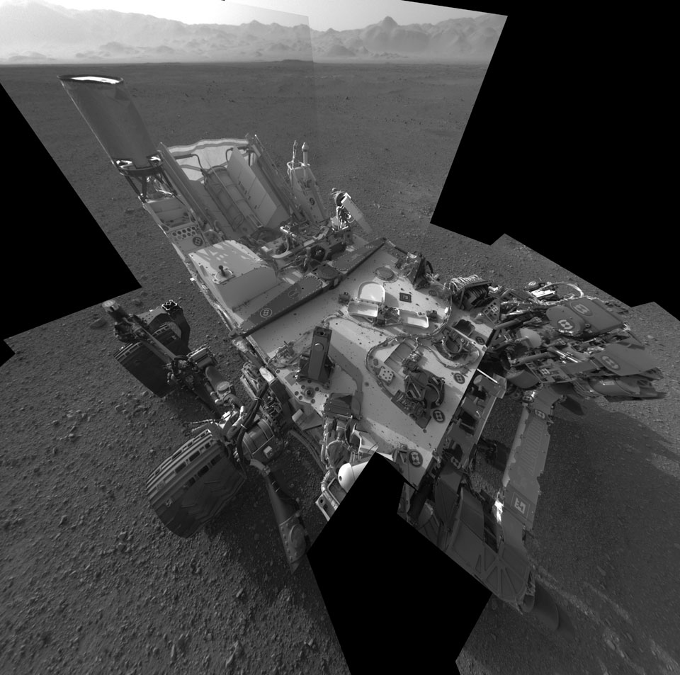 El Curiosity en Marte: naturaleza muerta con el rover