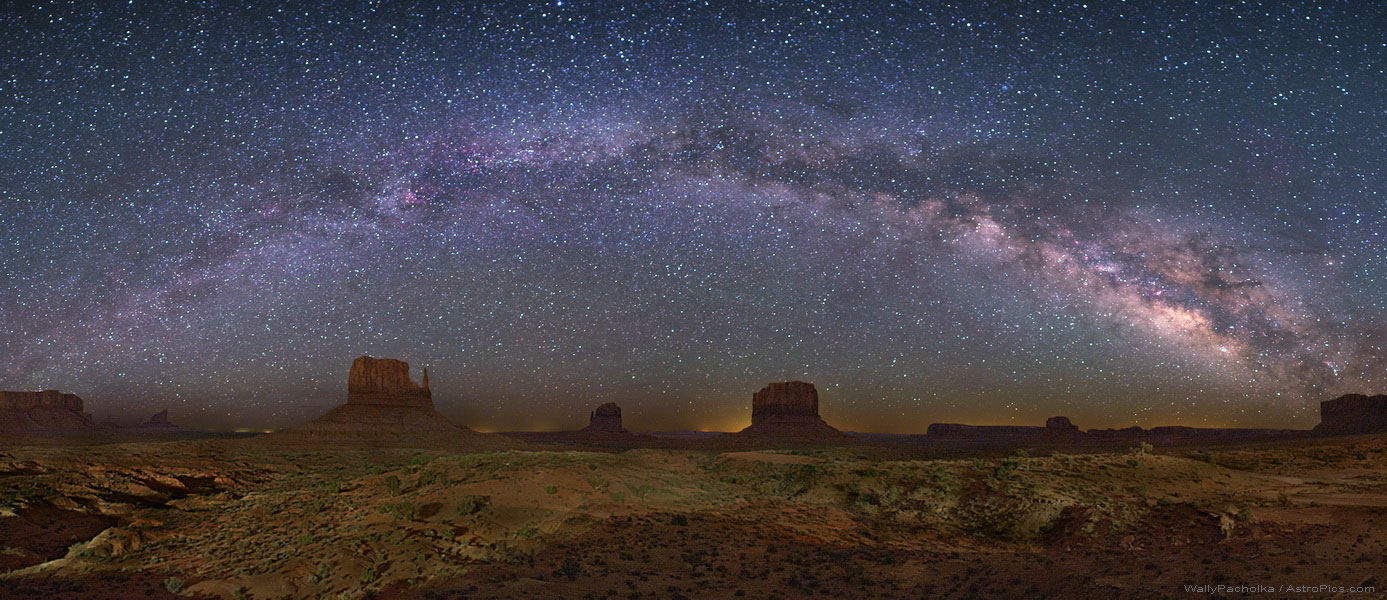 La Vía Láctea sobre el Monument Valley