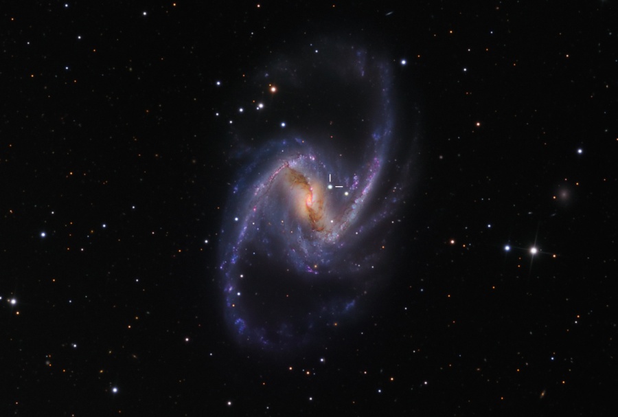 NGC 1365: una espiral majestuosa con una supernova