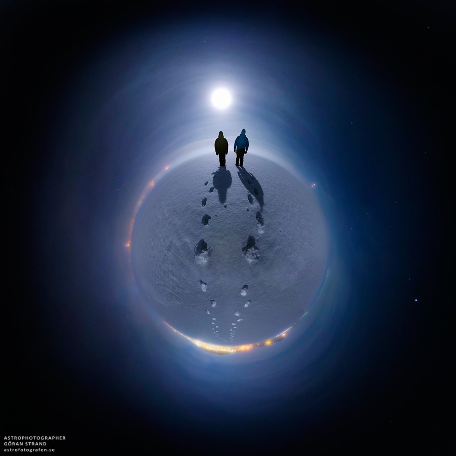Luna de nieve para un planeta nevado