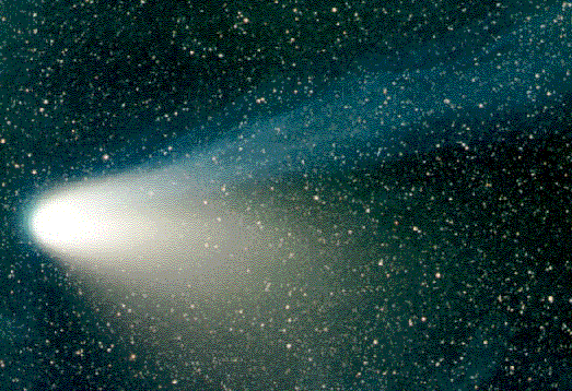 El Cometa Hale-Bopp entra el cielo vespertino