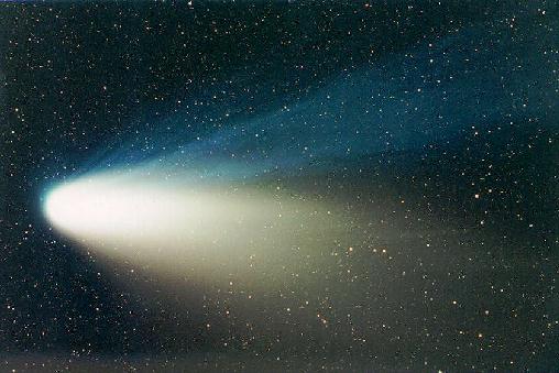 Las colas desarrolladas por el Cometa Hale-Bopp