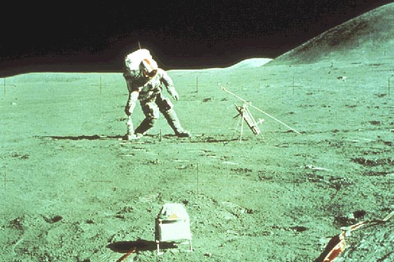 Astronauta marca un gol lunar