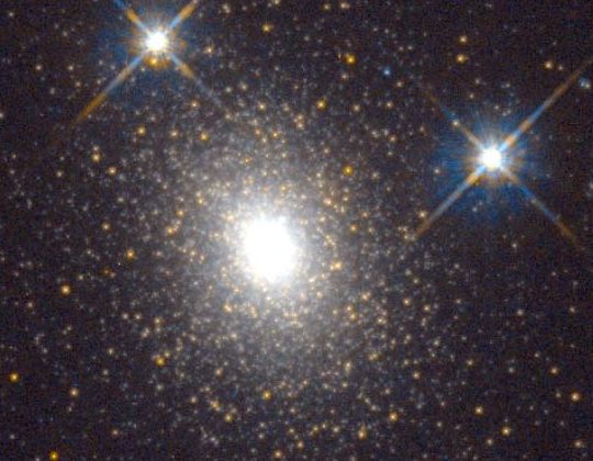 Un gigantesco cúmulo globular en M31