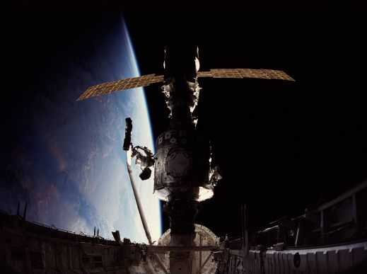 Inicia la Construcción de la Estación Orbital Internacional
