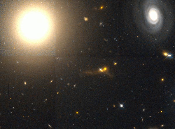 Galaxia Elíptica NGC 4881 en Coma