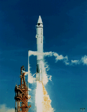Un cohete Atlas Centaur despega