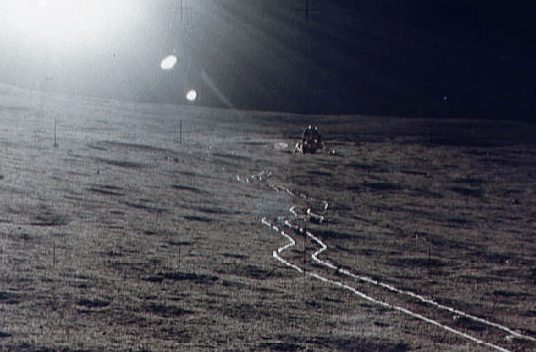 Apolo 14: Huellas del Rickshaw a través de la Luna